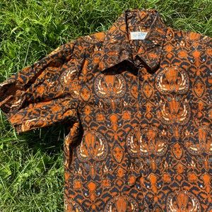 VTG 70s designed brown and blue button up shirt